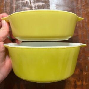 PYREX | Verde vintage round casseroles (2)
